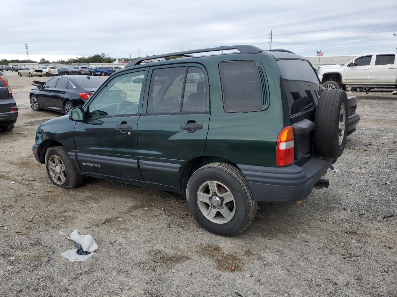 2003 Chevrolet Tracker - Image 2