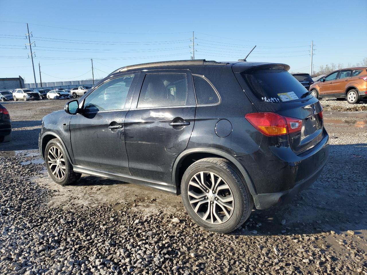 2016 Mitsubishi Outlander - Image 2