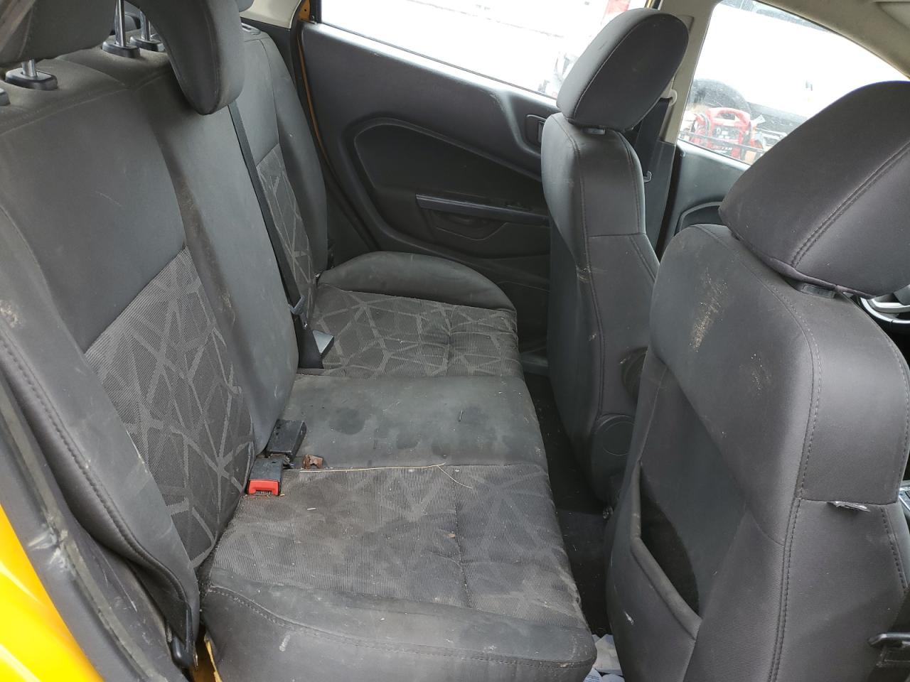 2012 Ford Fiesta - Image 11