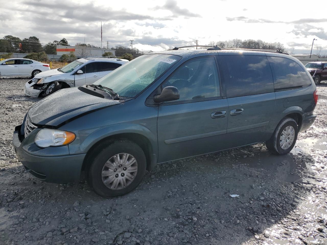 2005 Chrysler Town & Country - Image 1