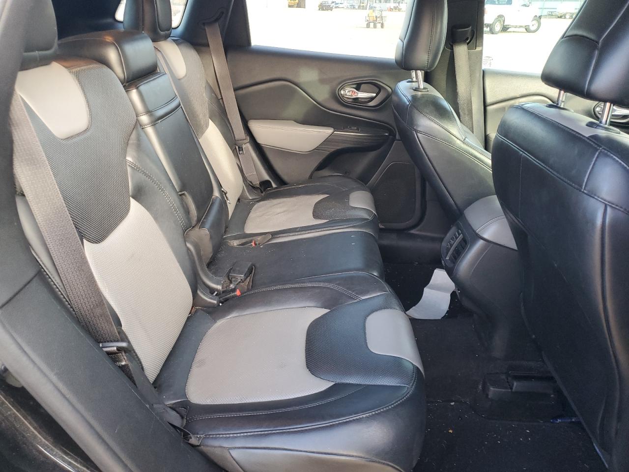 2014 Jeep Grand Cherokee - Image 12