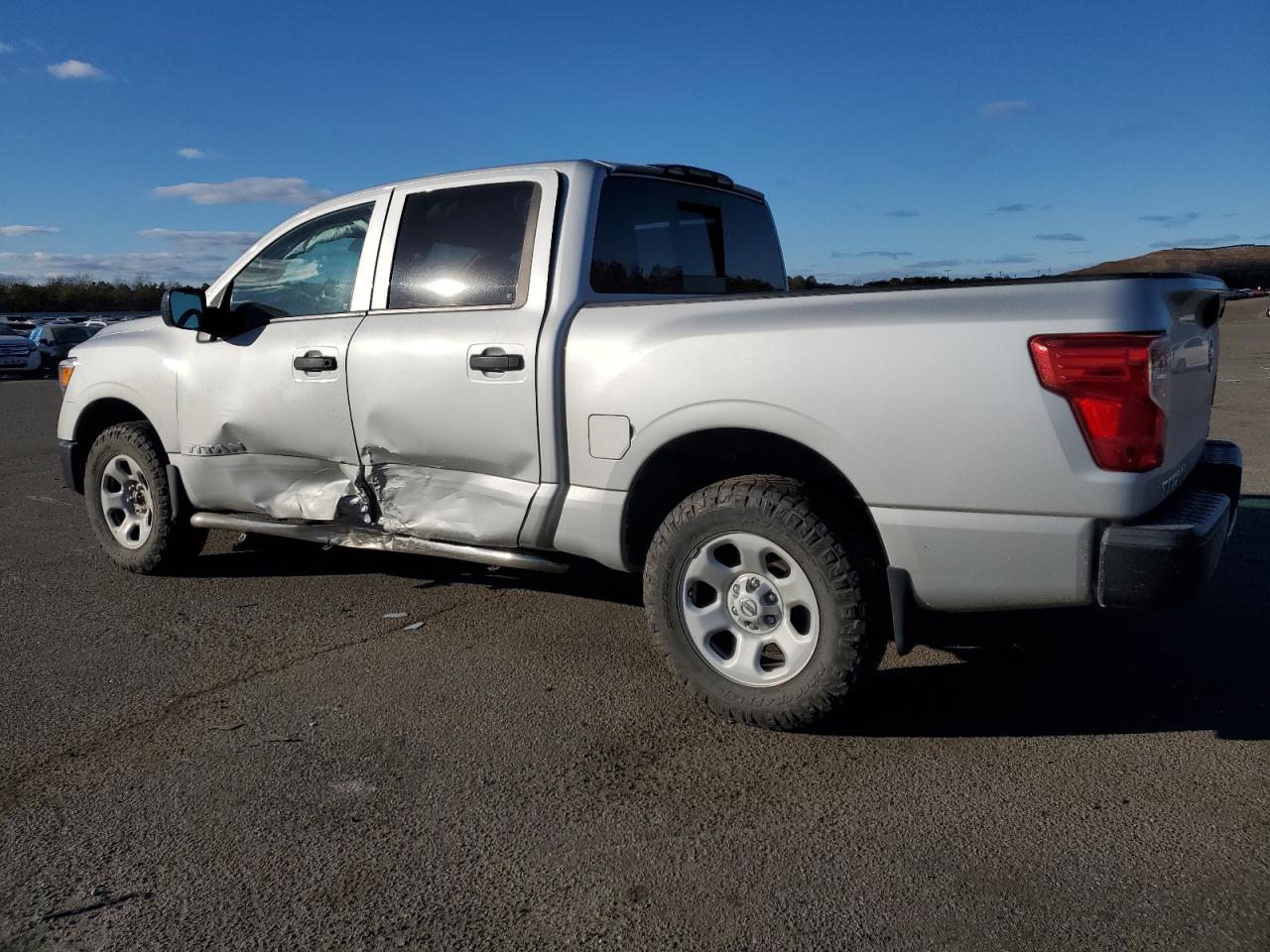 2017 Nissan Titan - Image 2