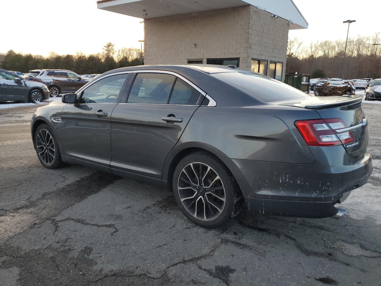2018 Ford Taurus - Image 2