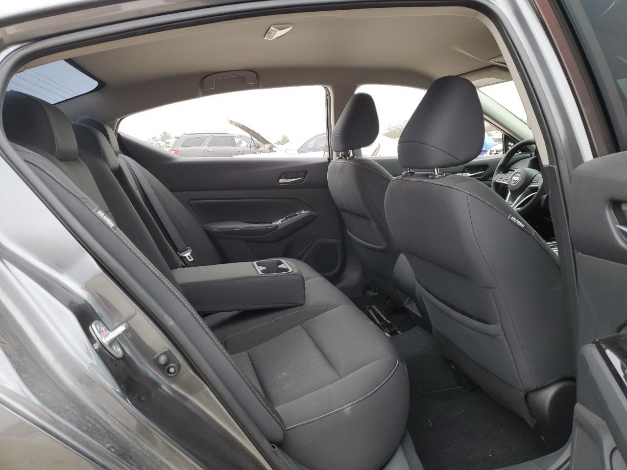 2021 Nissan Altima - Image 10