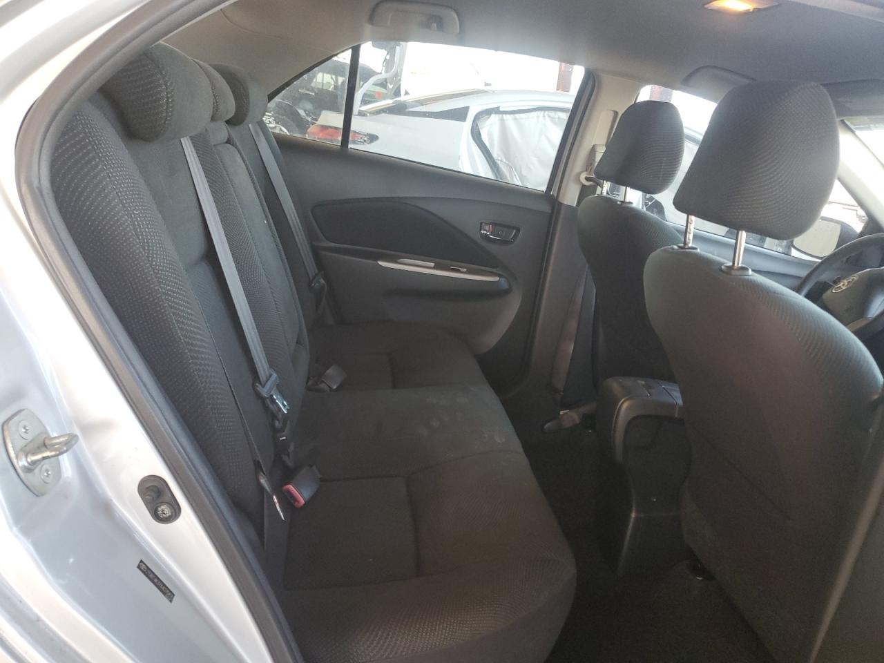 2010 Toyota Yaris - Image 10