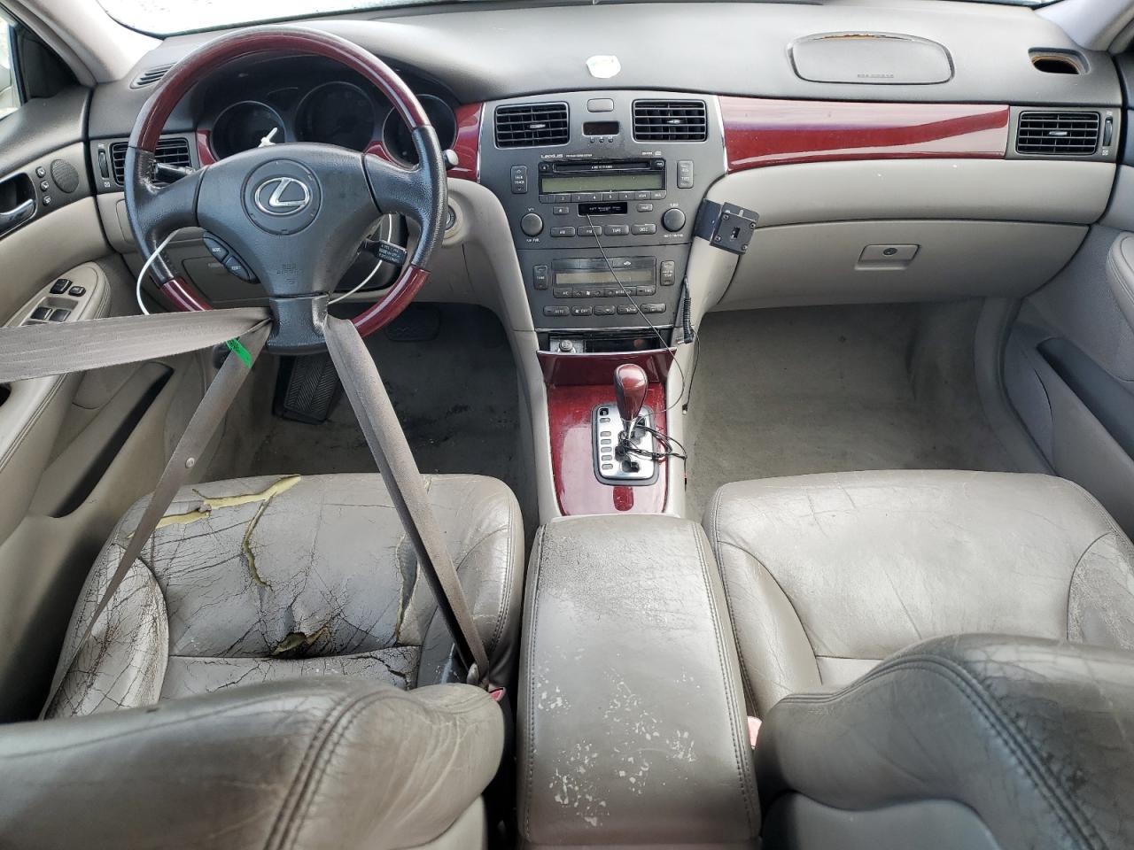 2004 Lexus ES - Image 8