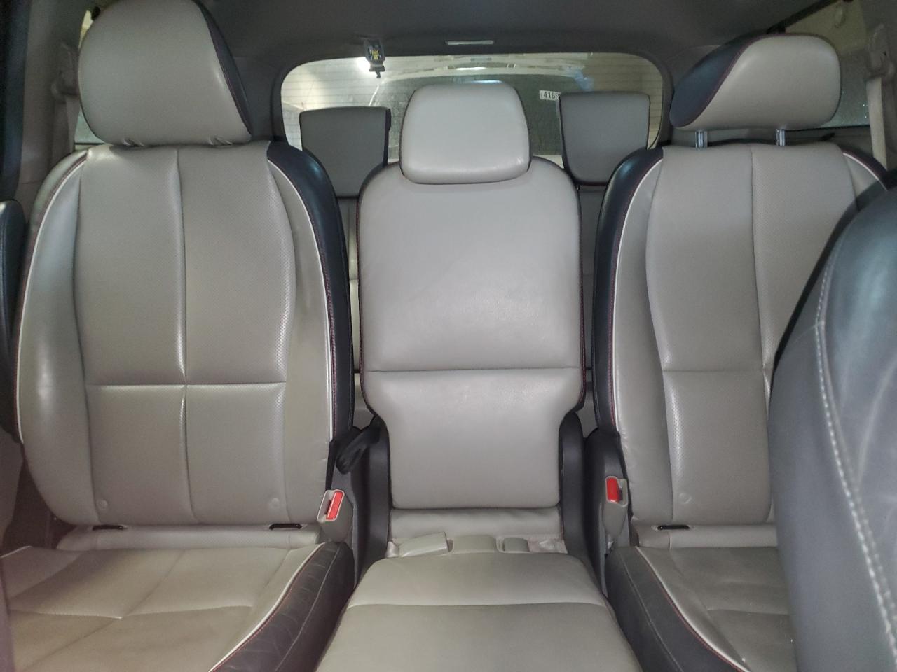 2017 Kia Sedona - Image 10