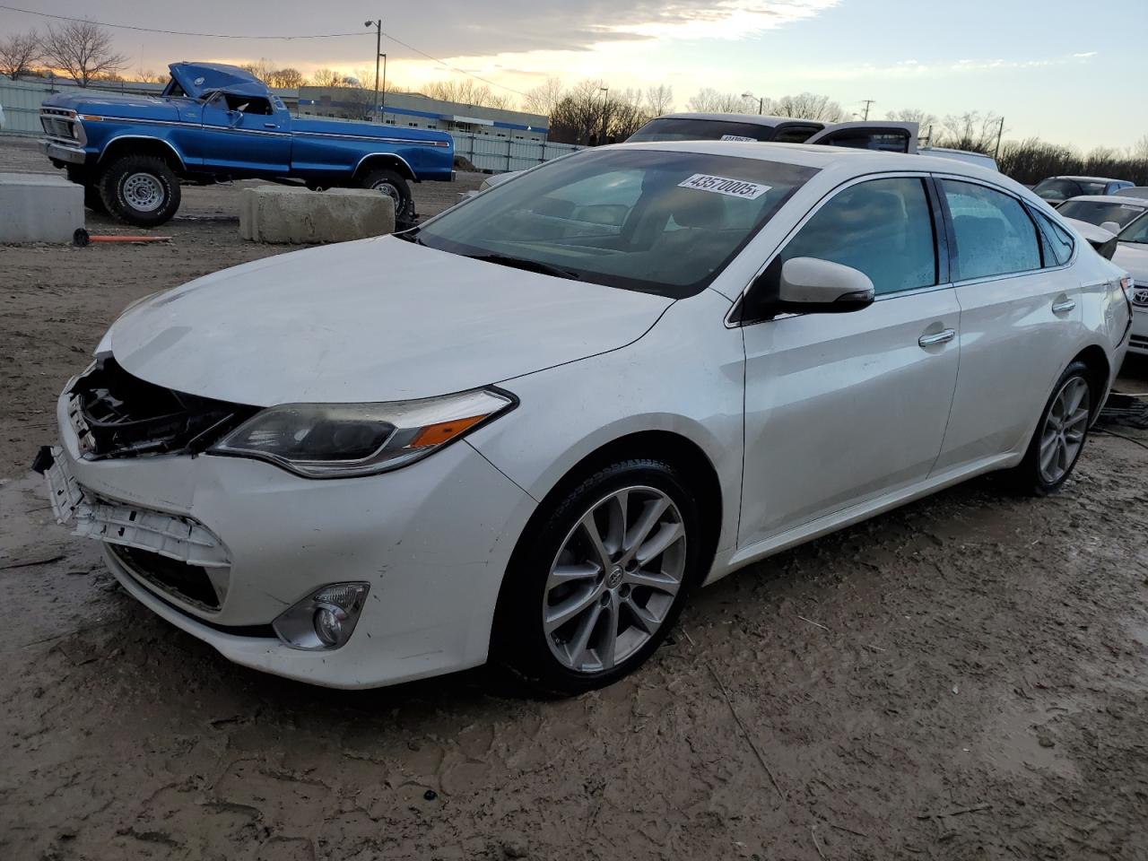 2014 Toyota Avalon - Image 1