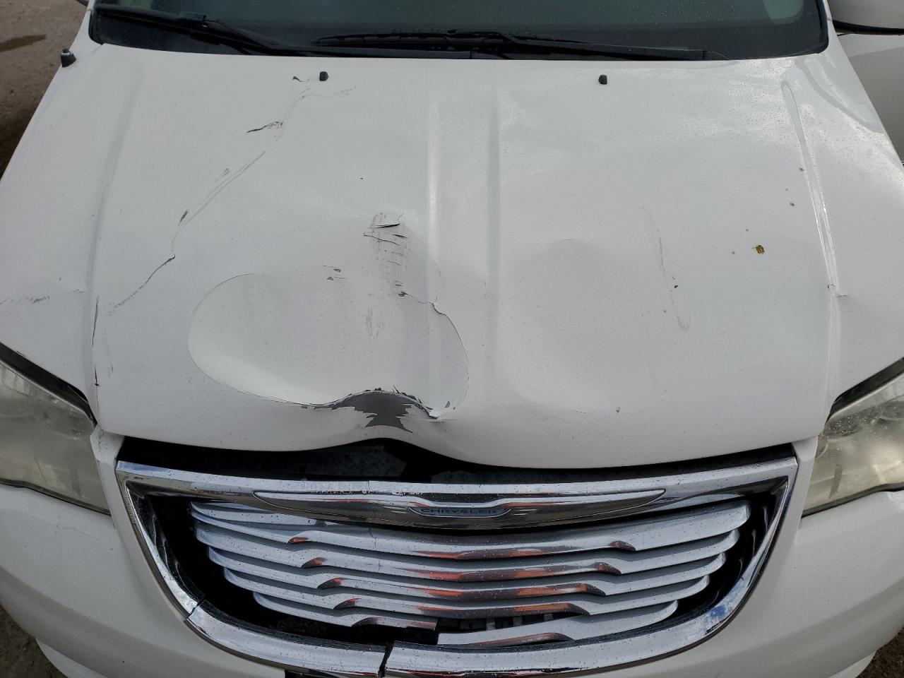 2013 Chrysler Town & Country - Image 12