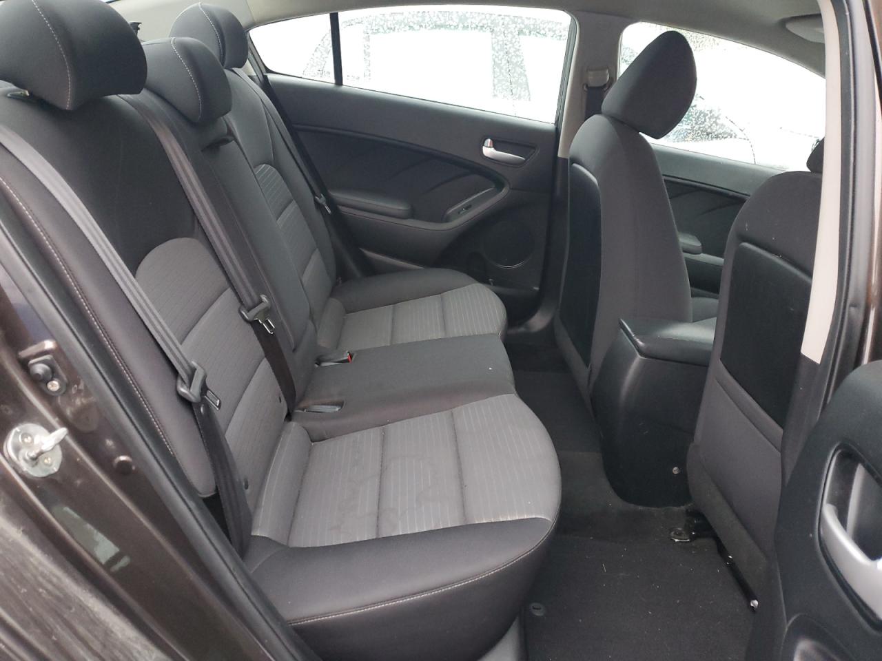 2017 Kia Forte - Image 10