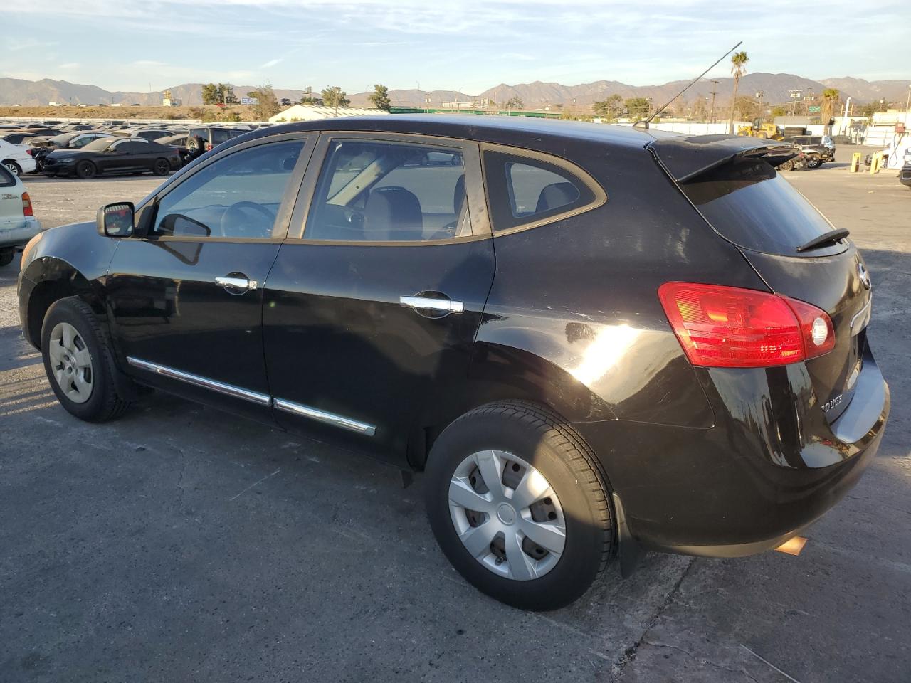 2012 Nissan Rogue - Image 2