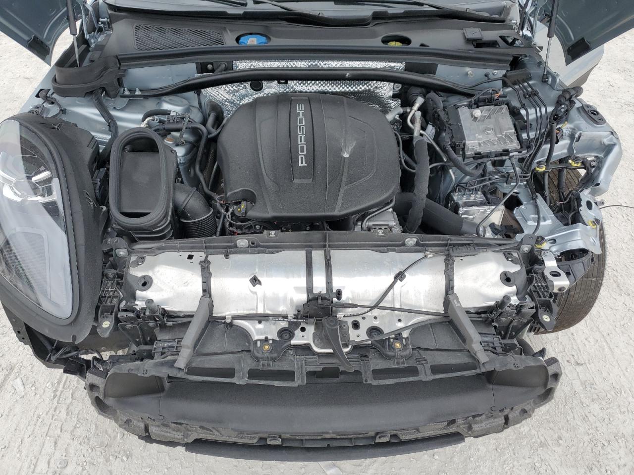 2020 Porsche Macan - Image 14