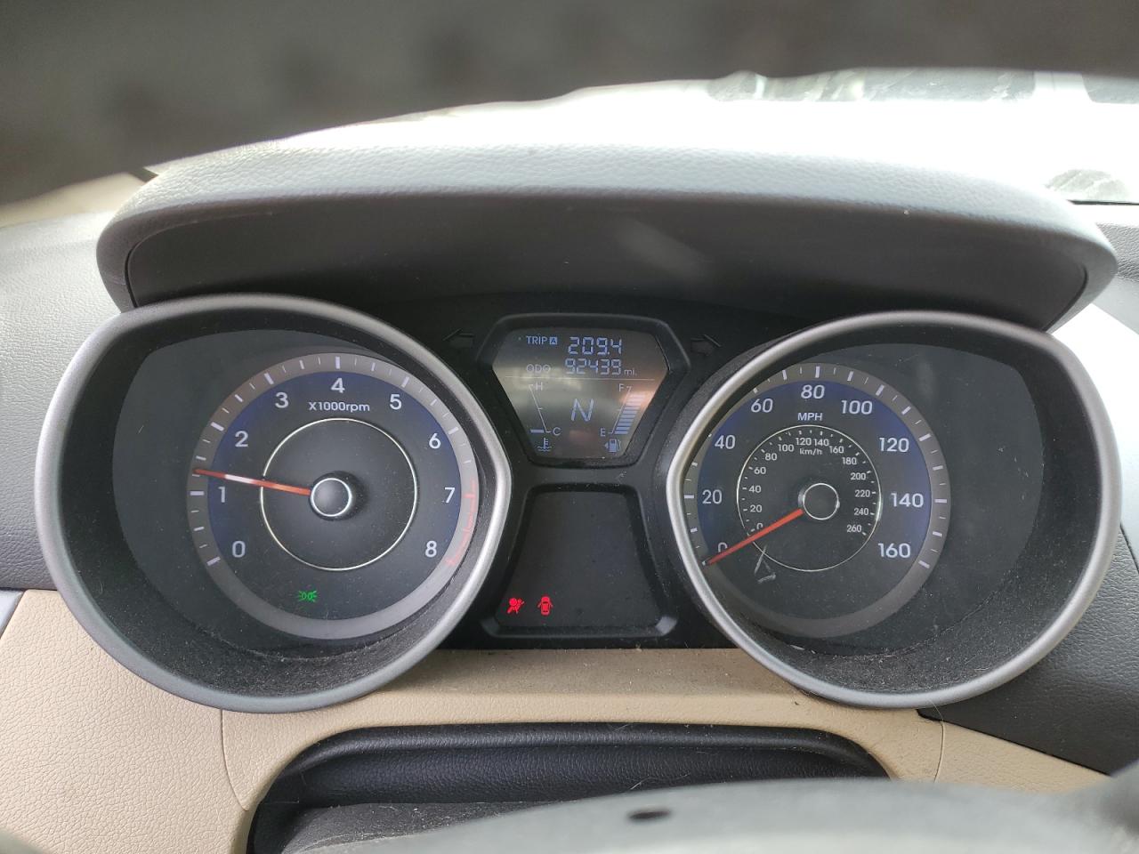2012 Hyundai Elantra - Image 9