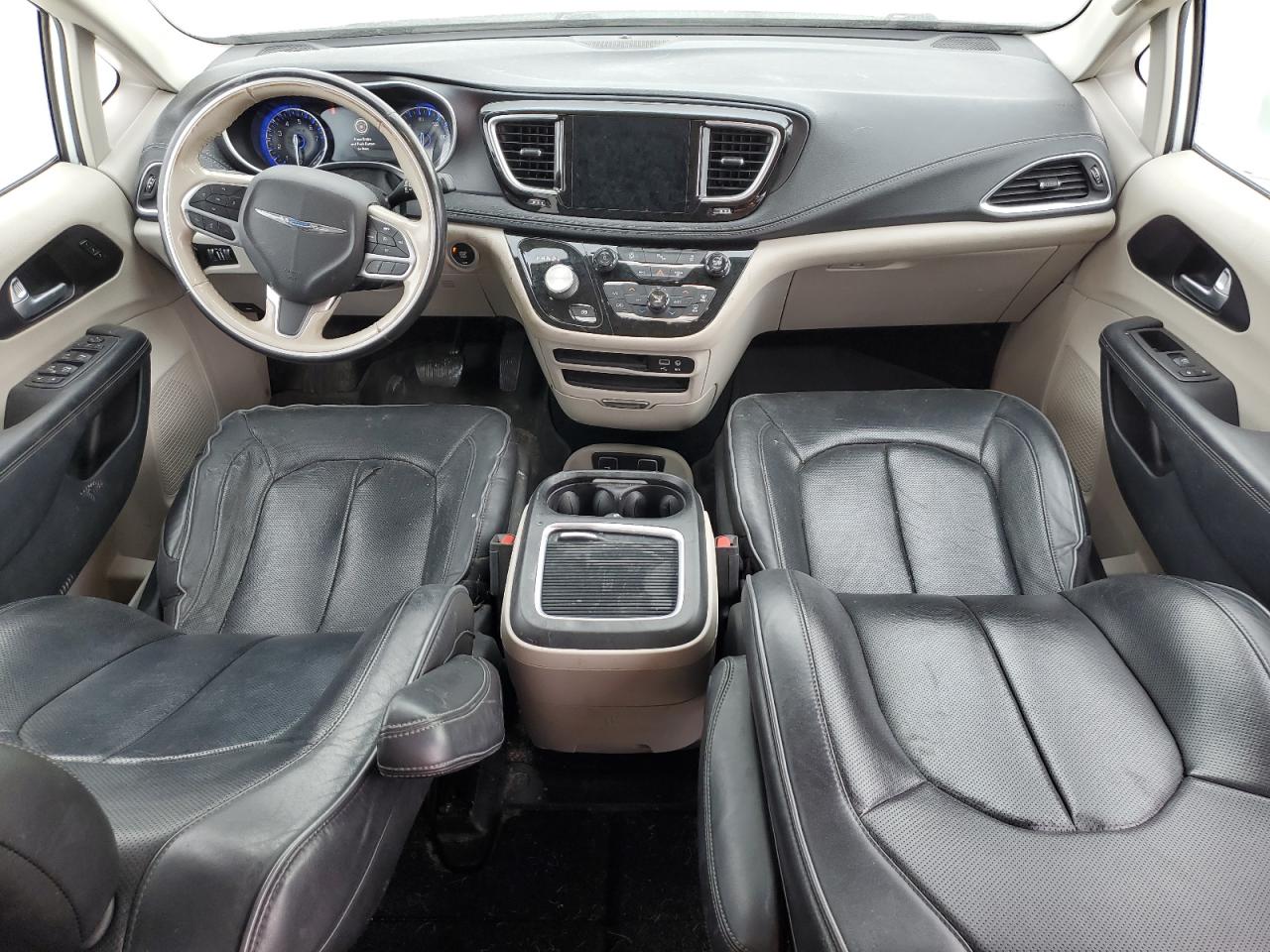 2020 Chrysler Pacifica - Image 8