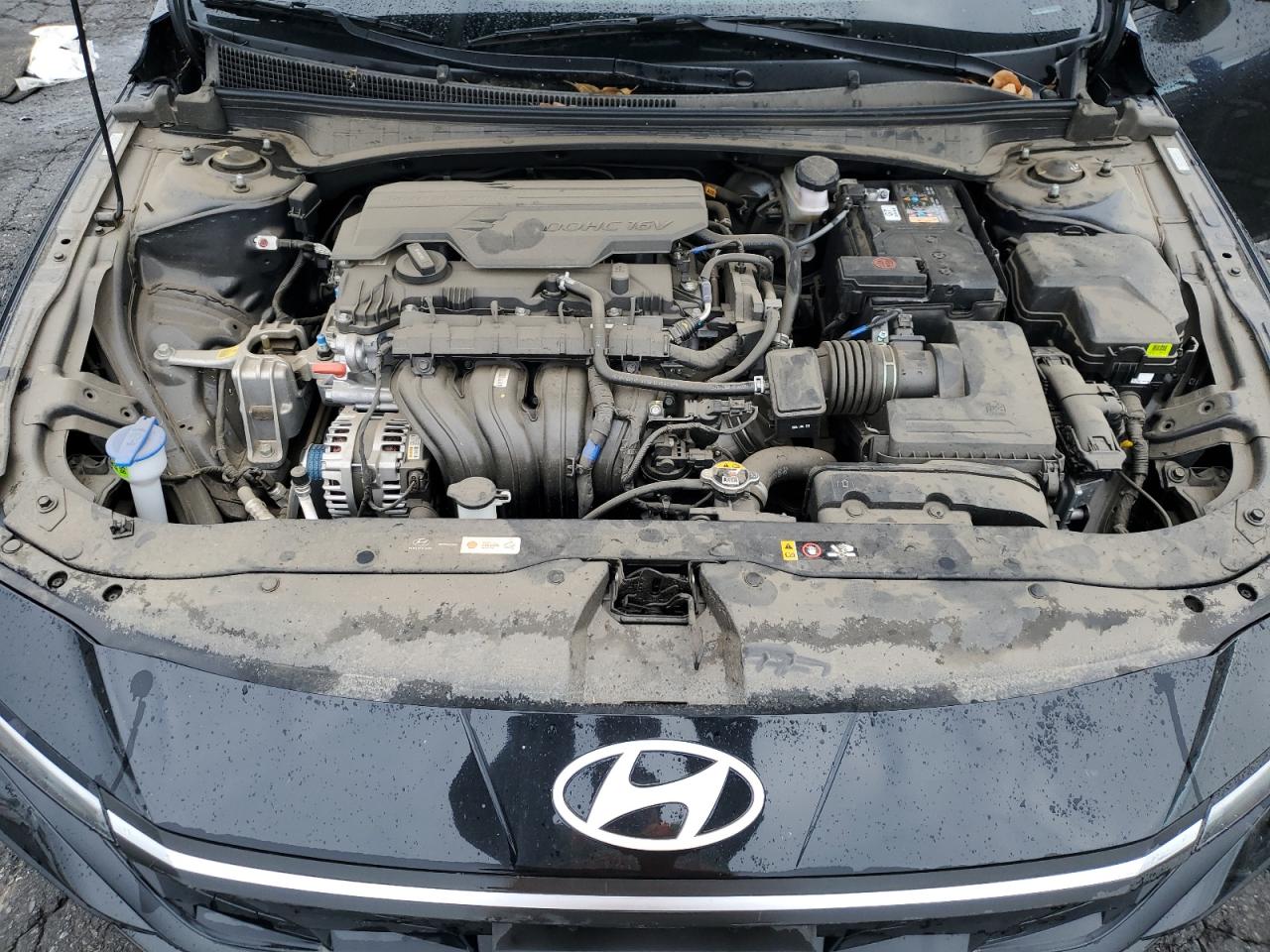 2024 Hyundai Elantra - Image 12