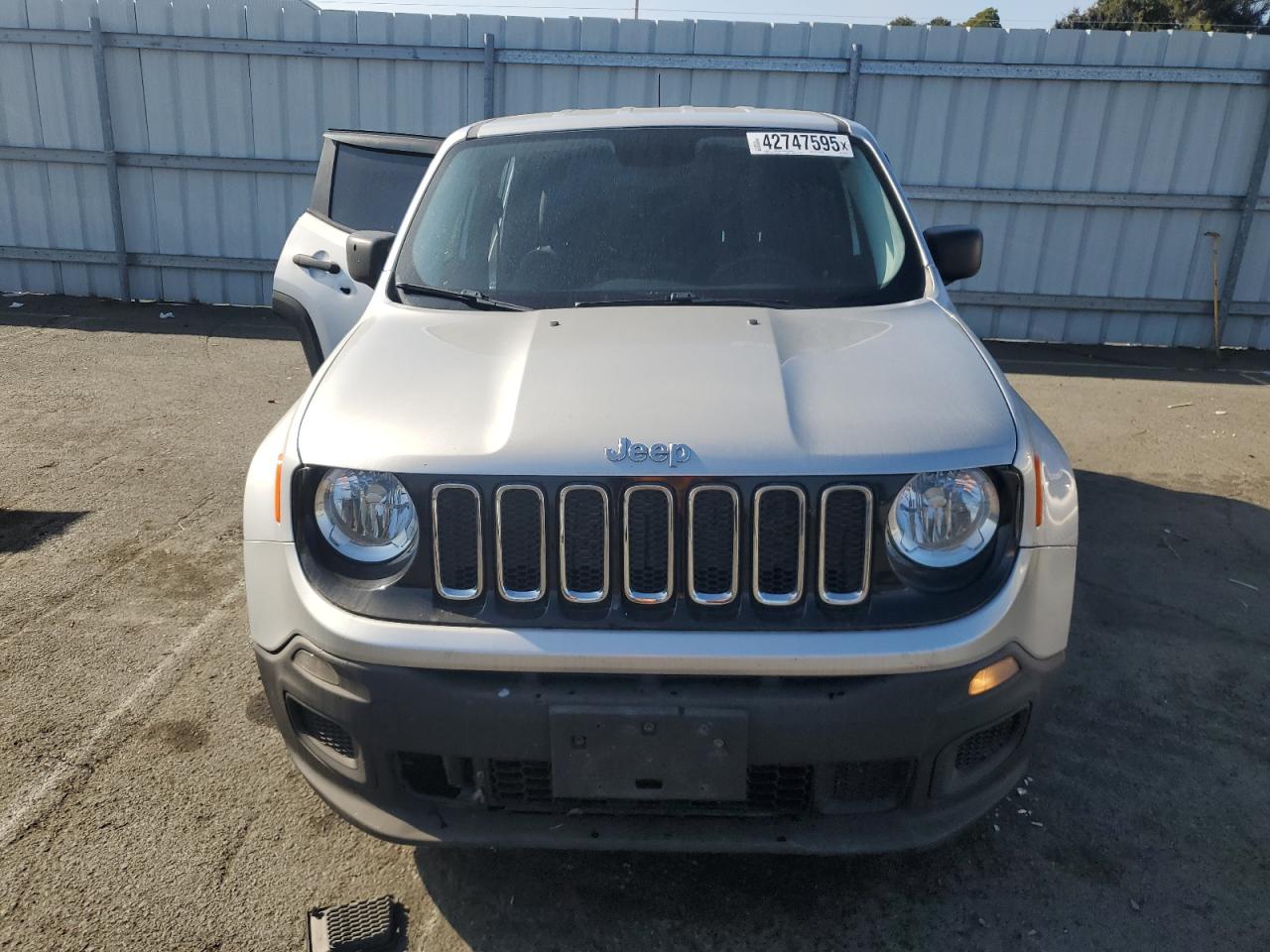2017 Jeep Renegade - Image 5