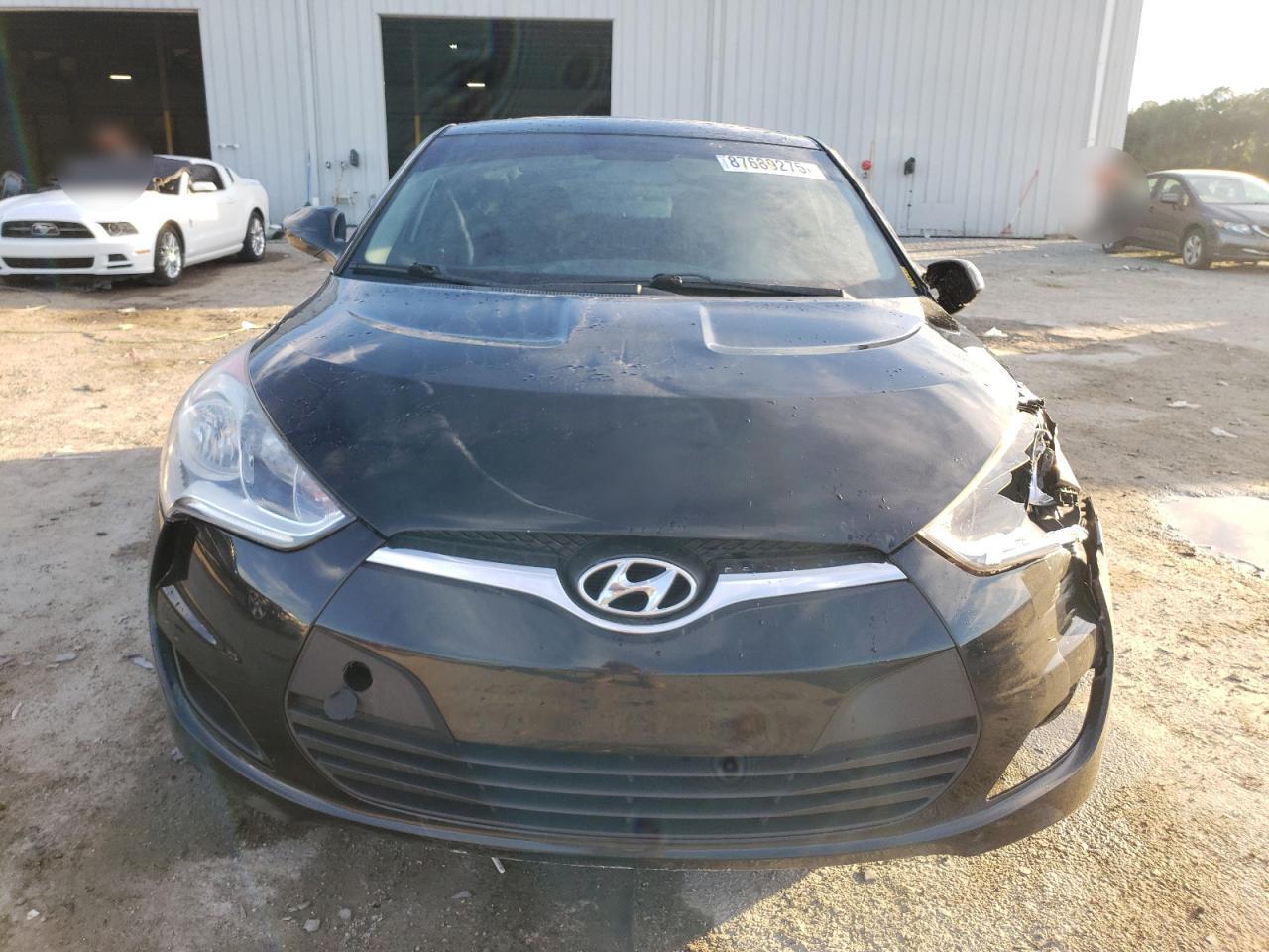 2016 Hyundai Veloster - Image 5