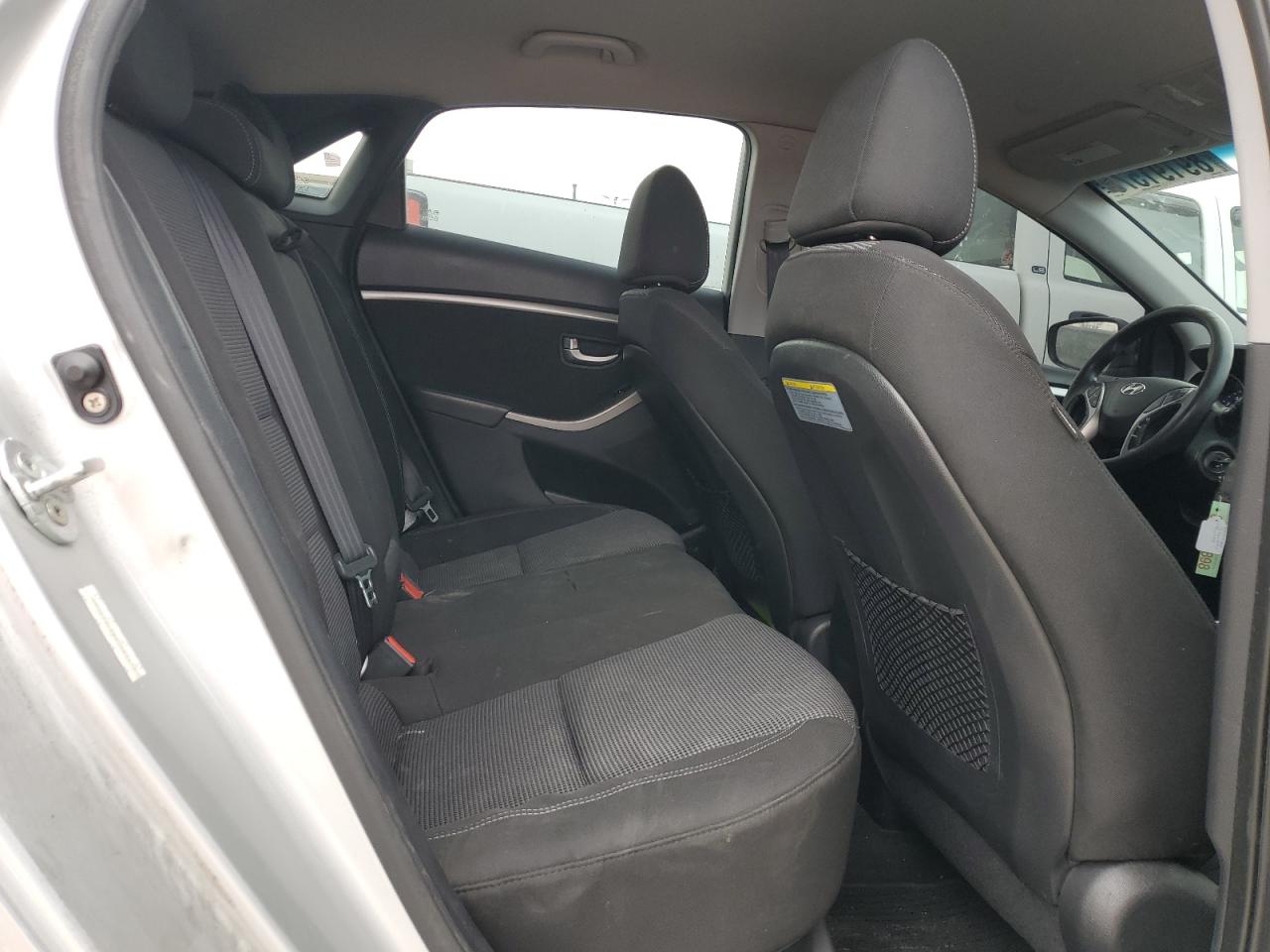 2013 Hyundai Elantra - Image 10