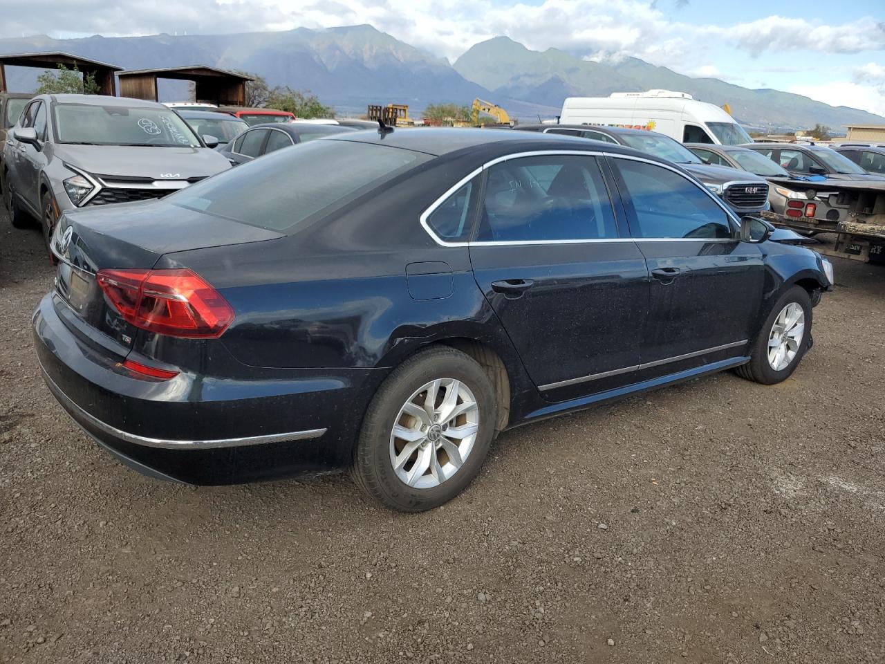 2017 Volkswagen Passat - Image 3