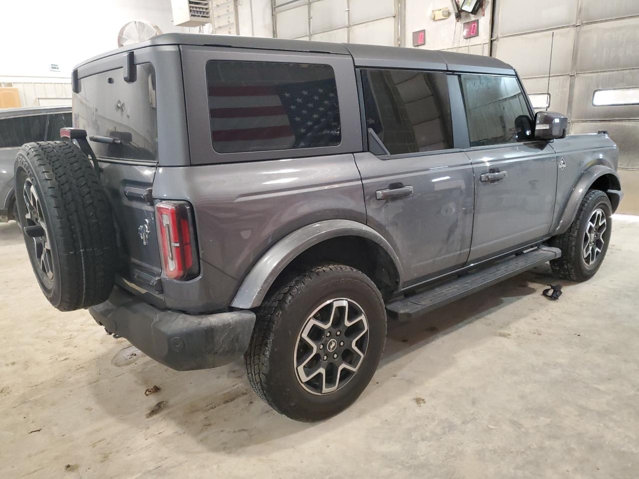 2023 Ford Bronco - Image 3