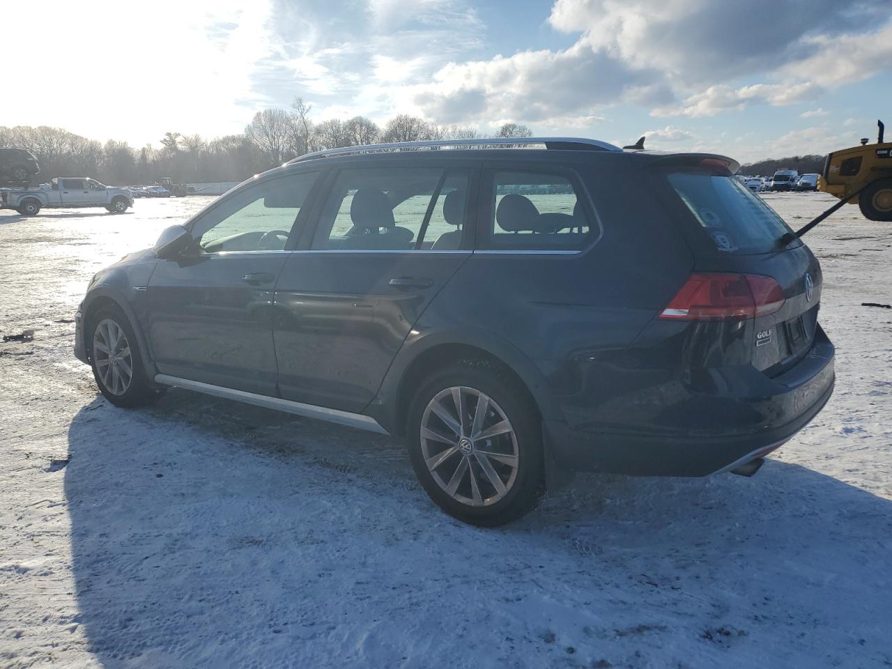 2017 Volkswagen Golf - Image 2