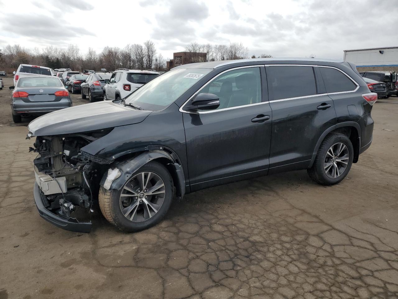 2016 Toyota Highlander - Image 1