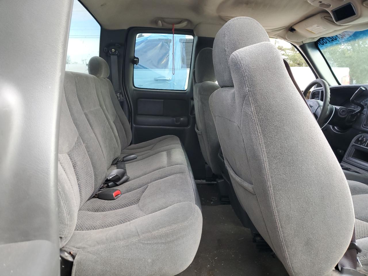 2005 GMC Sierra - Image 10