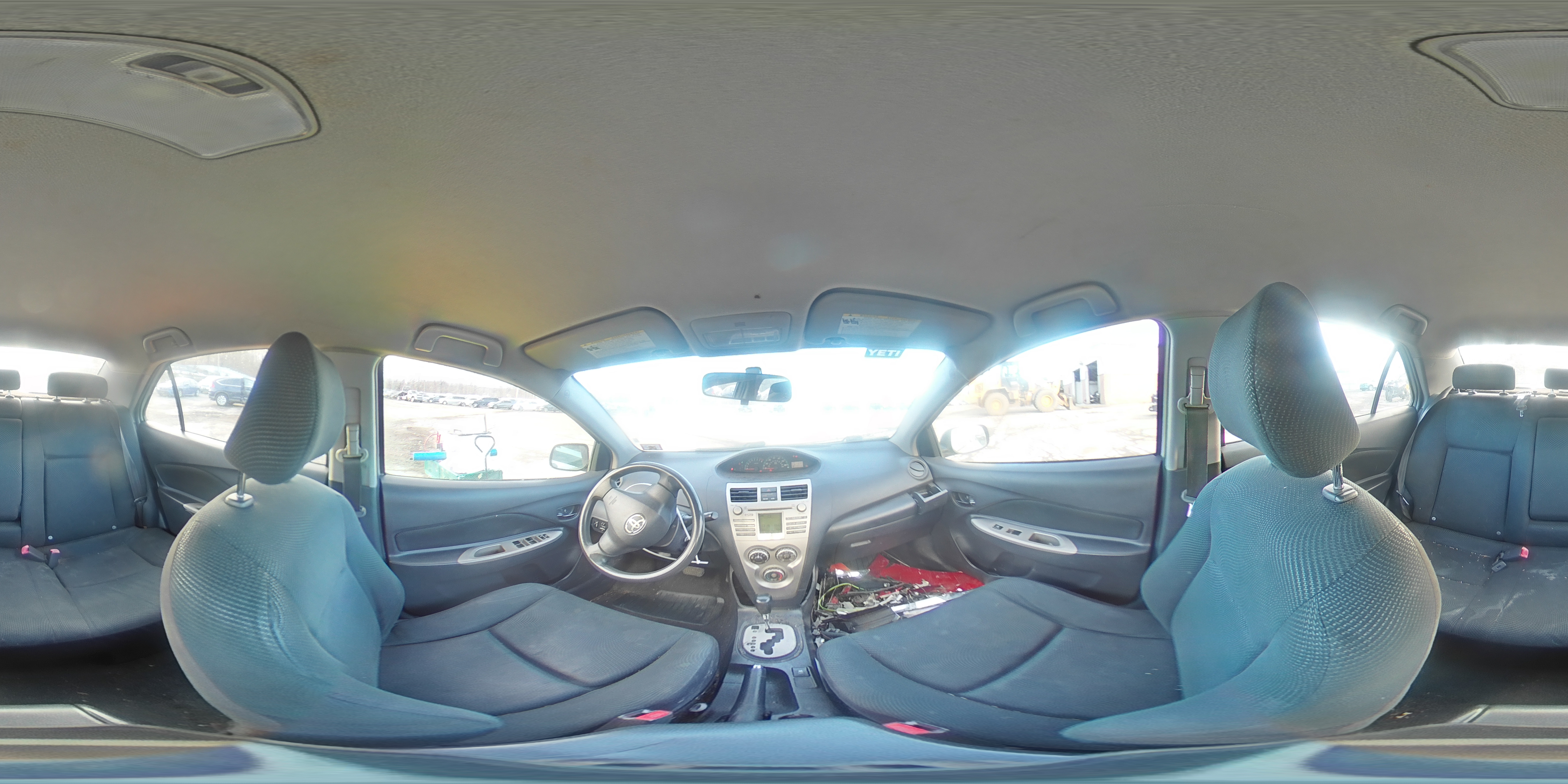 2010 Toyota Yaris - Image 12