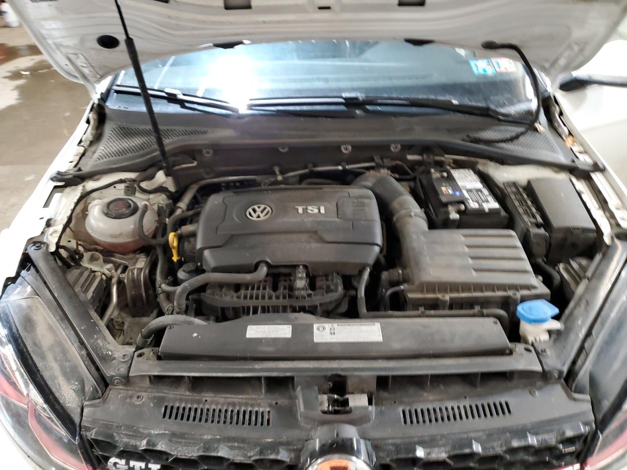2018 Volkswagen GTI - Image 12