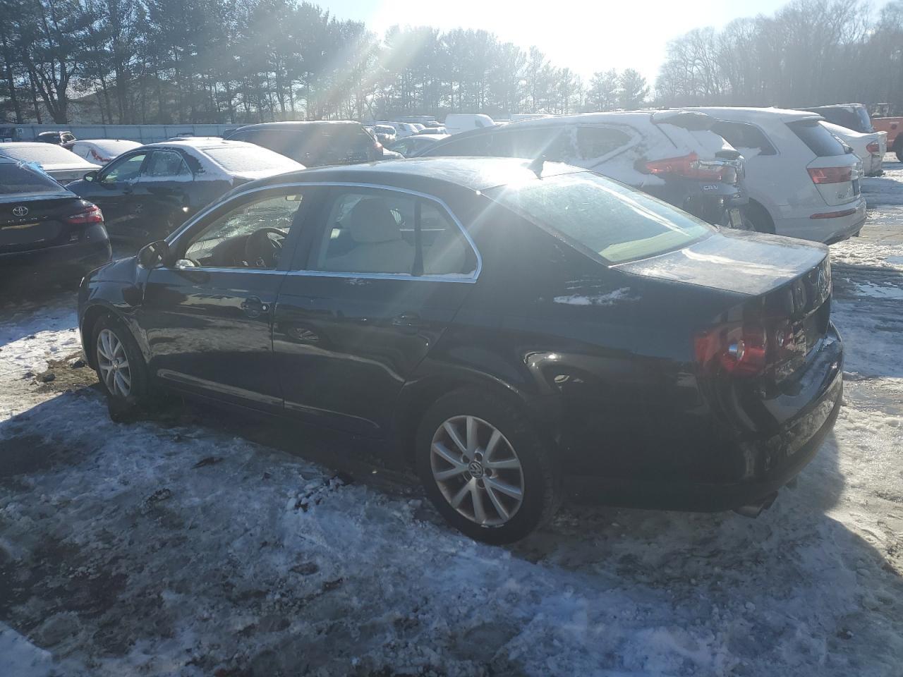 2010 Volkswagen Jetta - Image 2