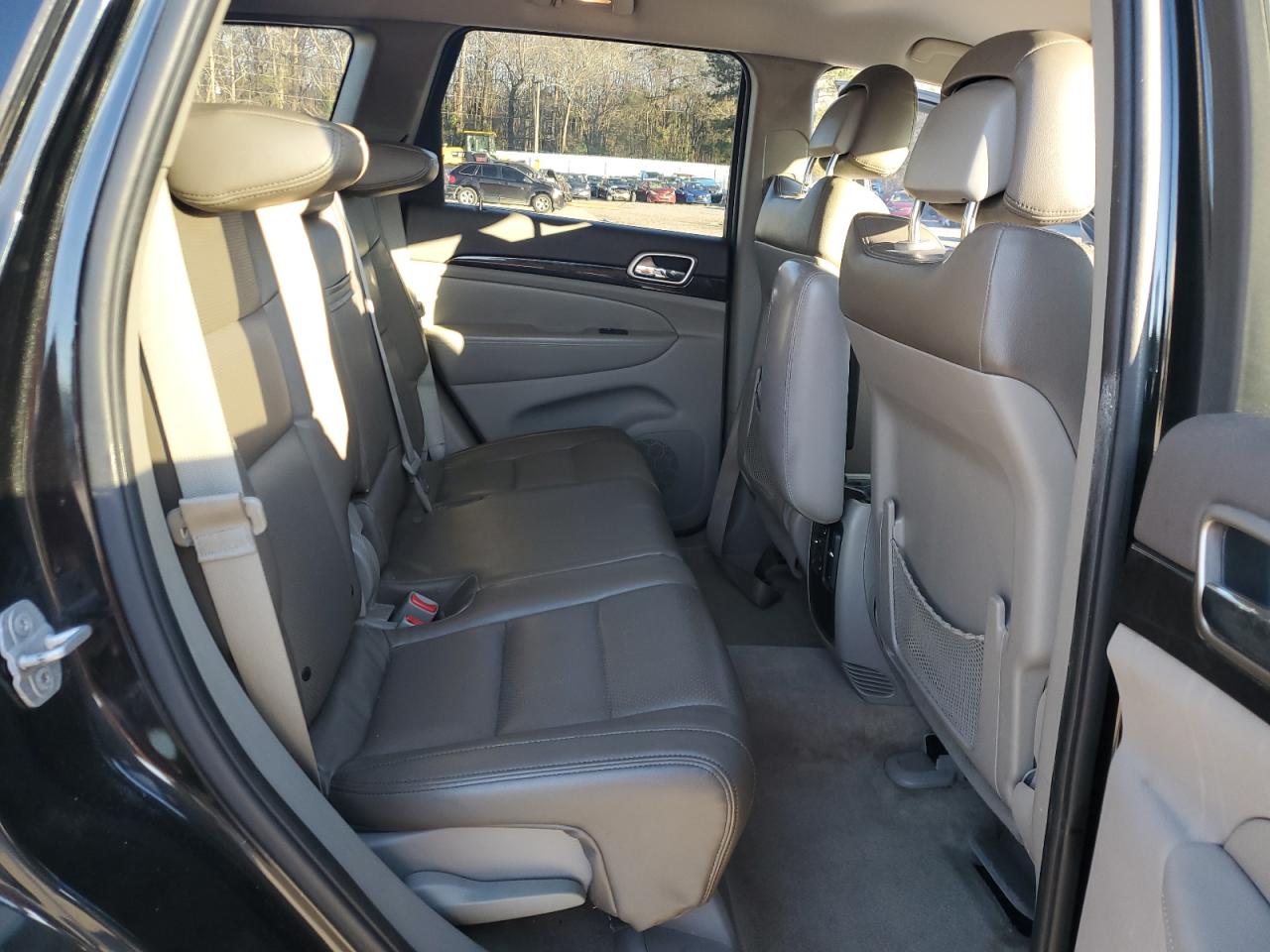 2012 Jeep Grand Cherokee - Image 11