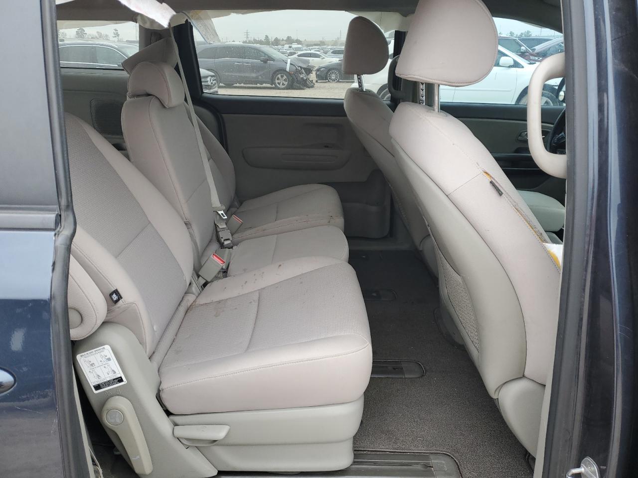 2016 Kia Sedona - Image 11