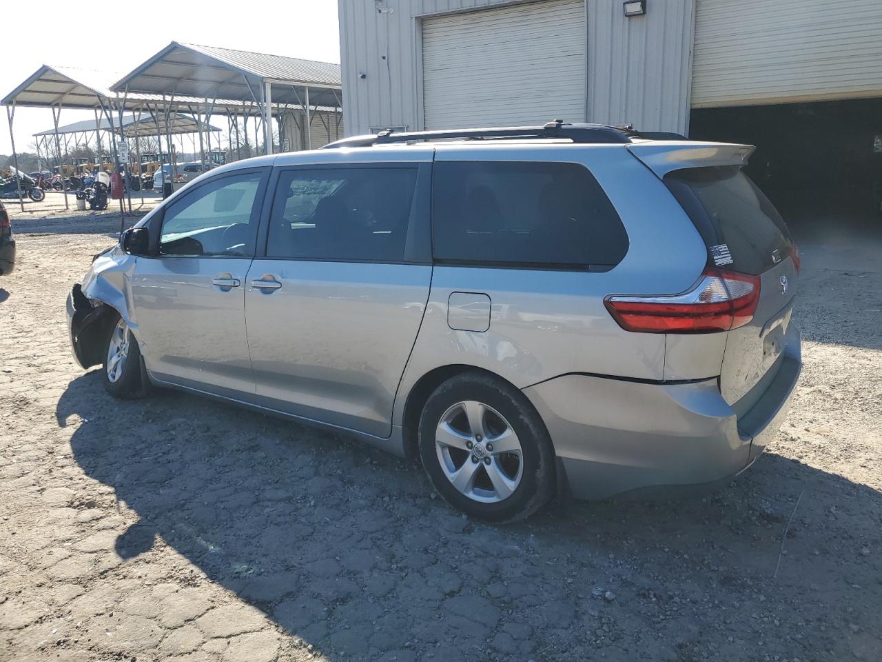 2015 Toyota Sienna - Image 2