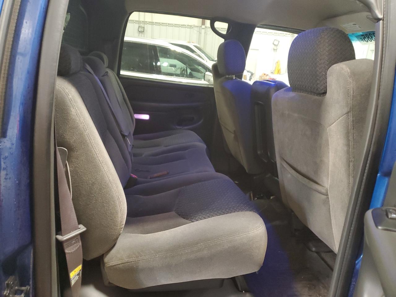 2003 Chevrolet Avalanche - Image 10