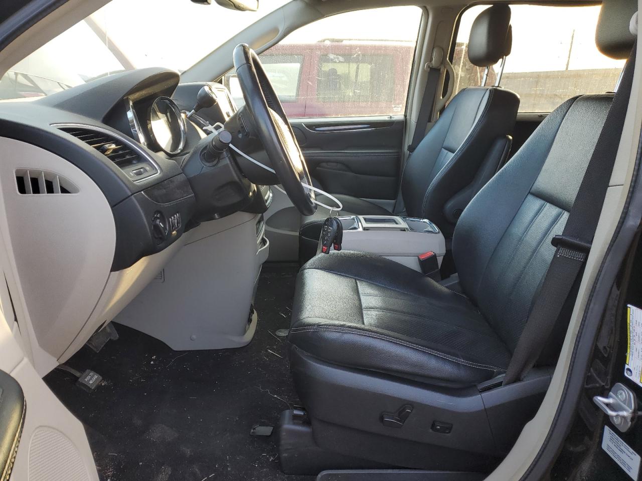 2015 Chrysler Town & Country - Image 7