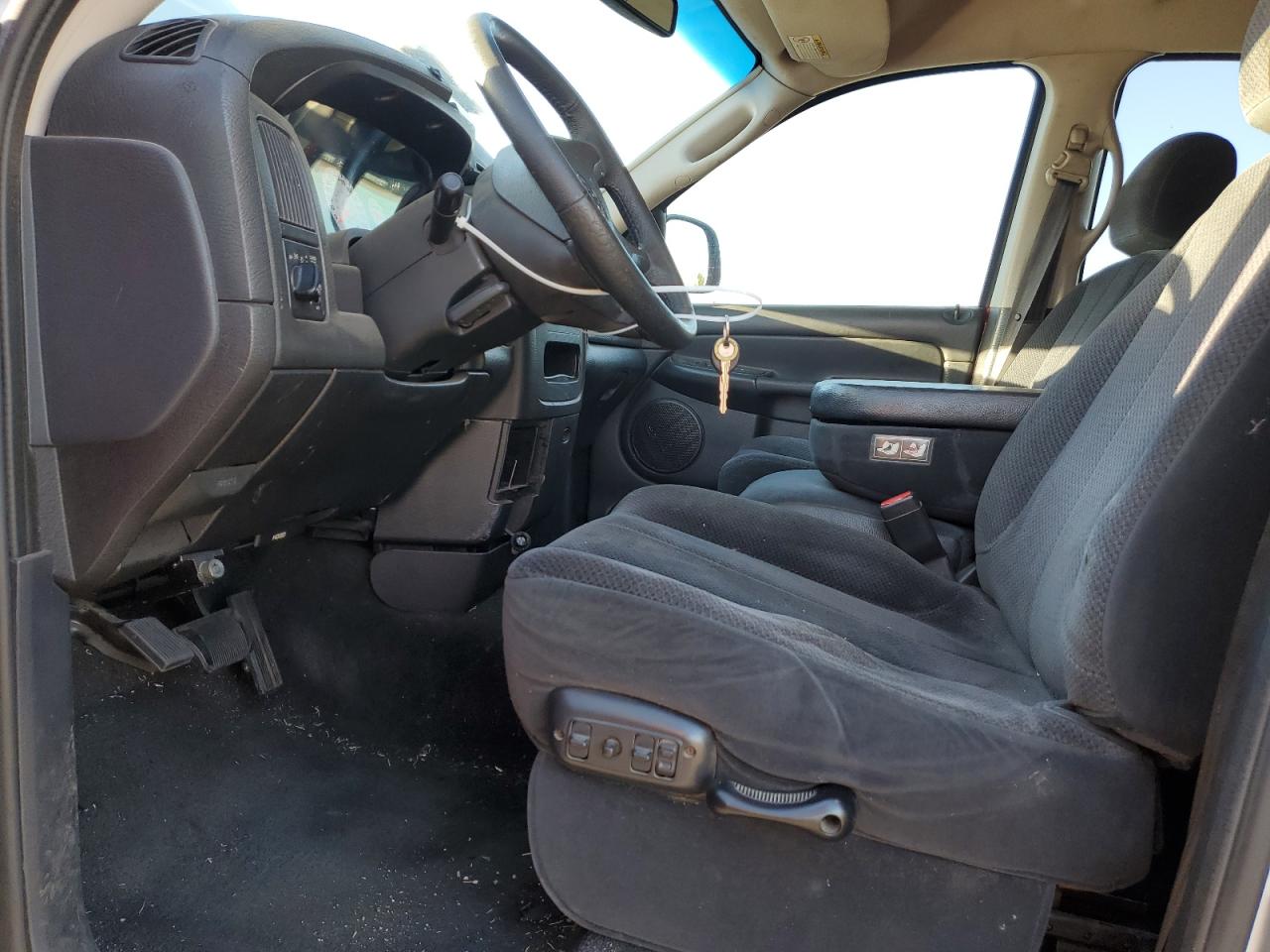 2002 Dodge RAM - Image 7