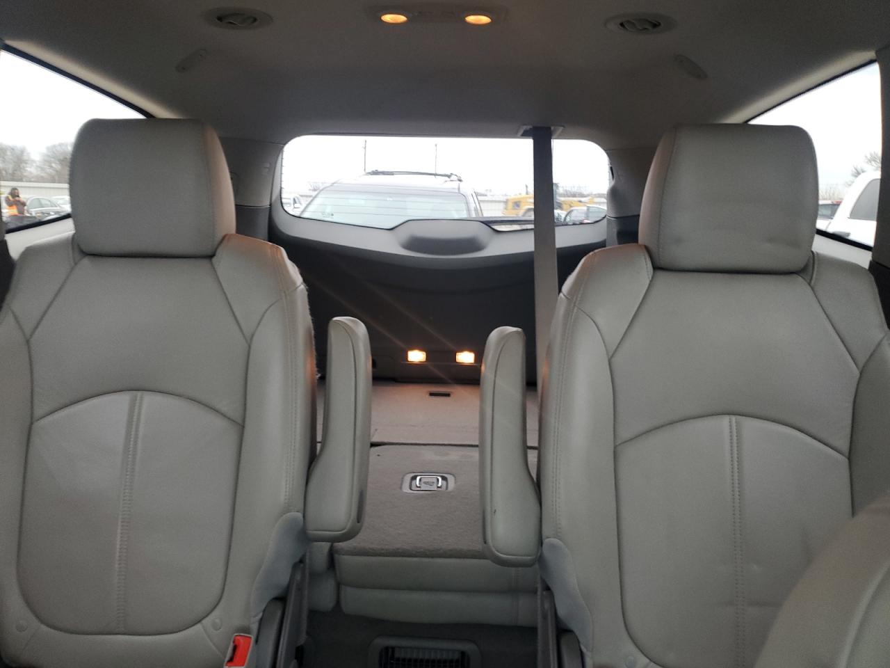 2015 Chevrolet Traverse - Image 10