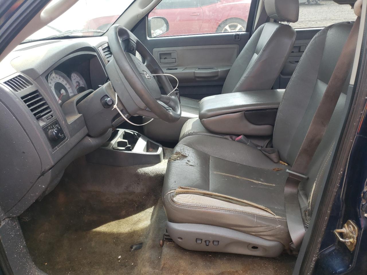 2005 Dodge Dakota - Image 7