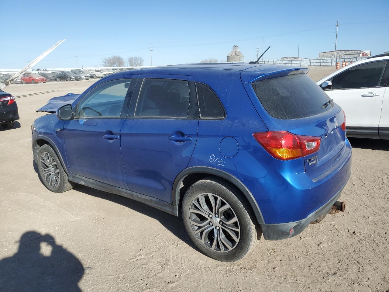 2016 Mitsubishi Outlander - Image 2