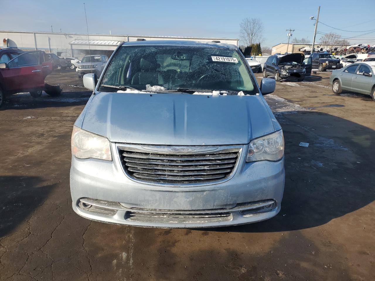 2016 Chrysler Town & Country - Image 5