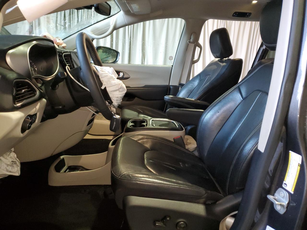 2022 Chrysler Pacifica - Image 7