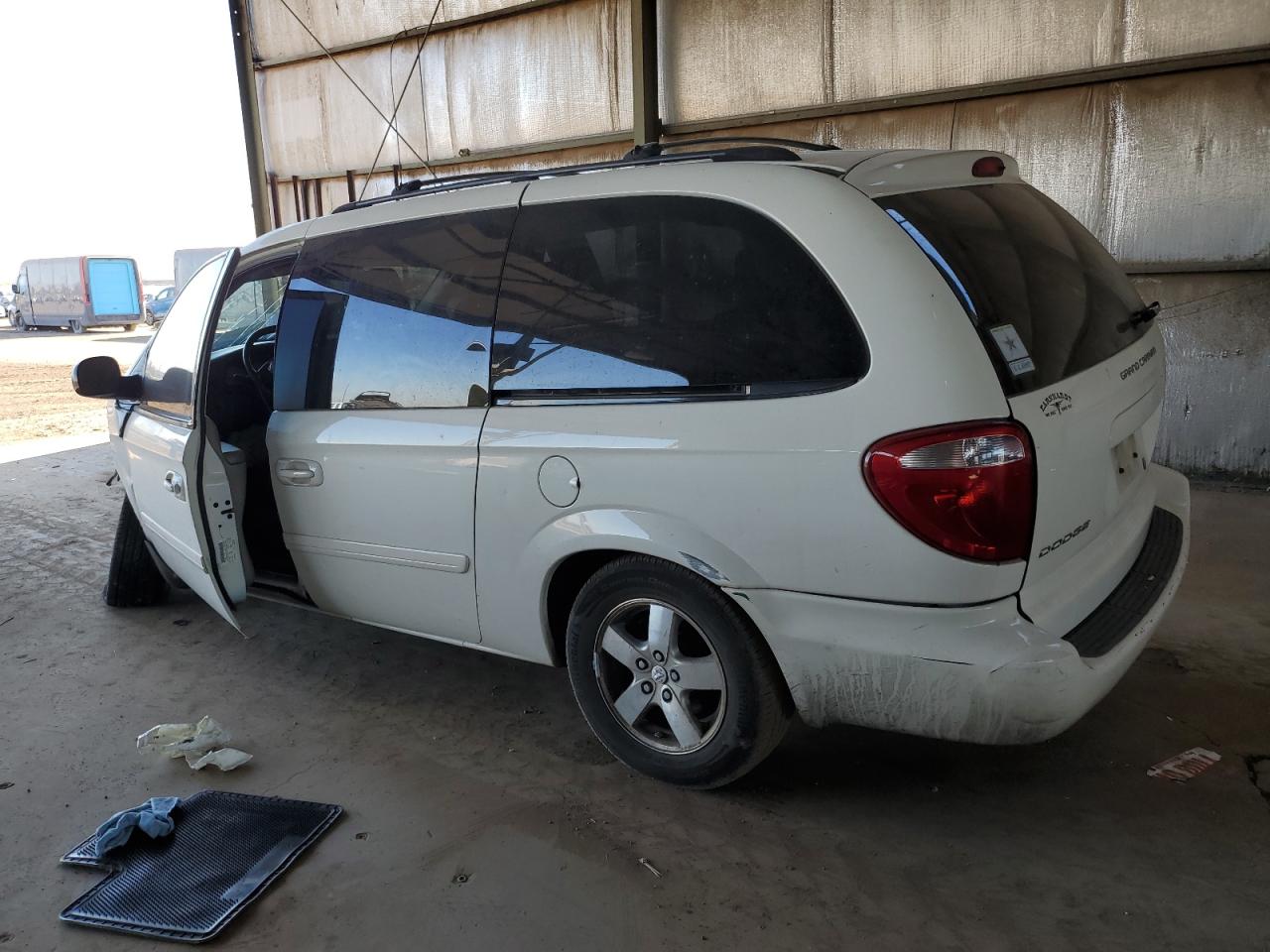 2007 Dodge Caravan - Image 2