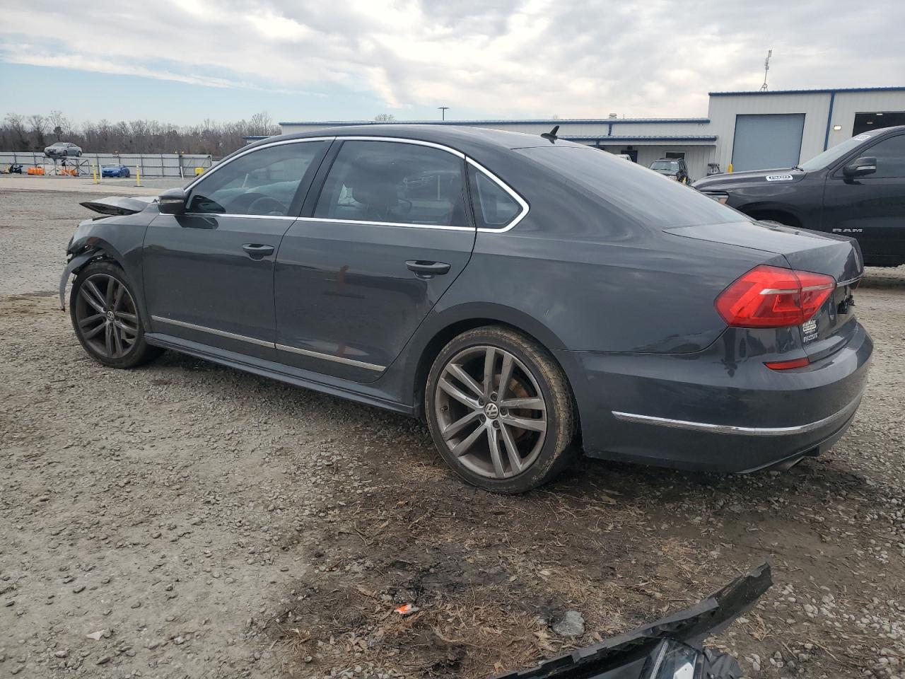 2016 Volkswagen Passat - Image 2
