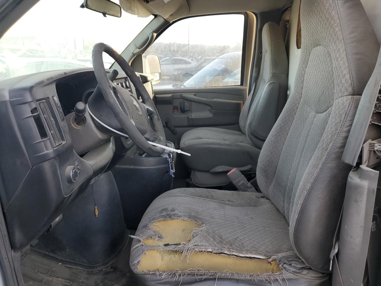 2009 Chevrolet Express - Image 7