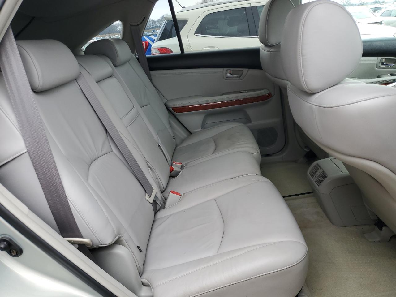 2004 Lexus RX - Image 10