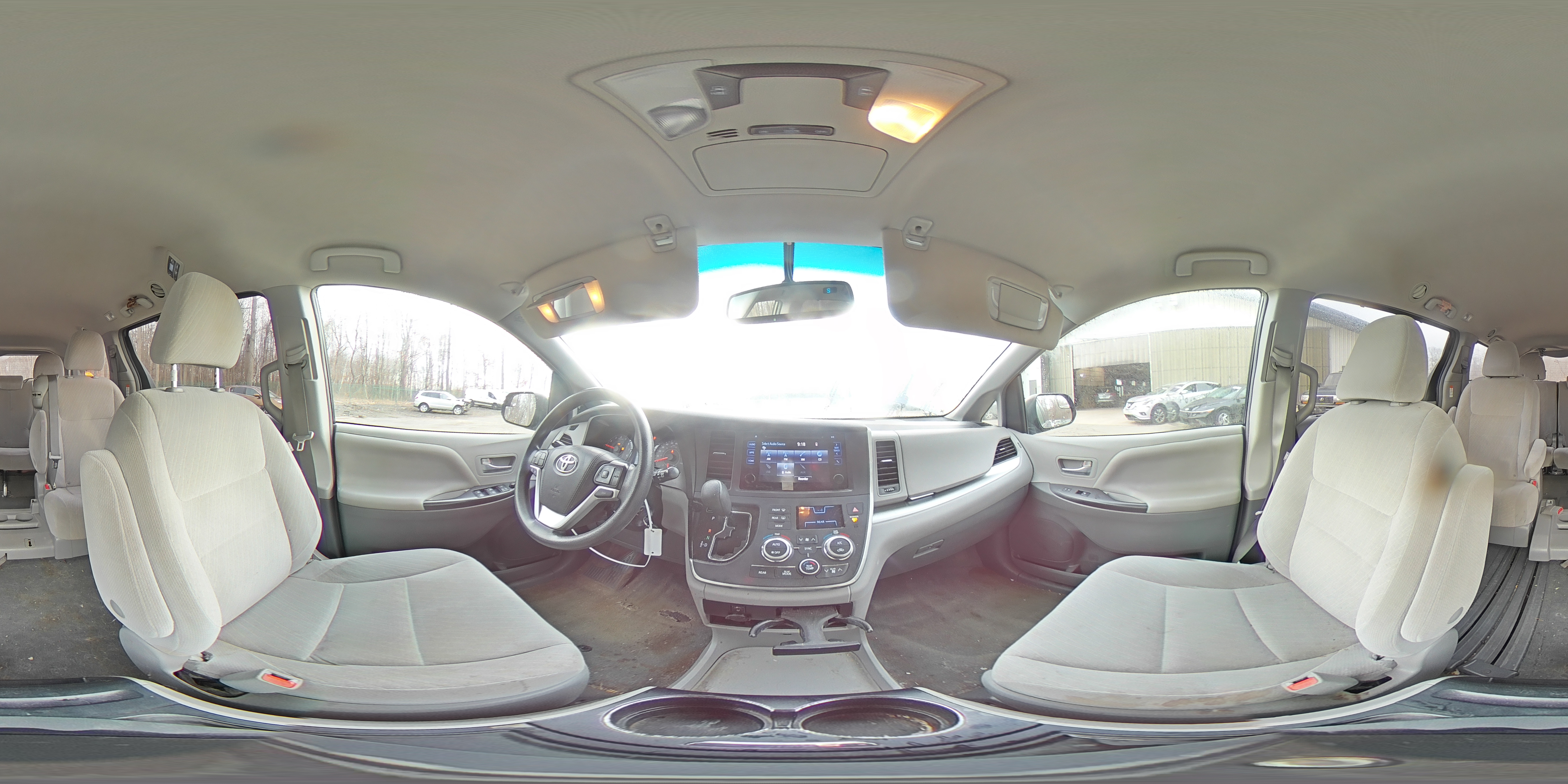 2017 Toyota Sienna - Image 13