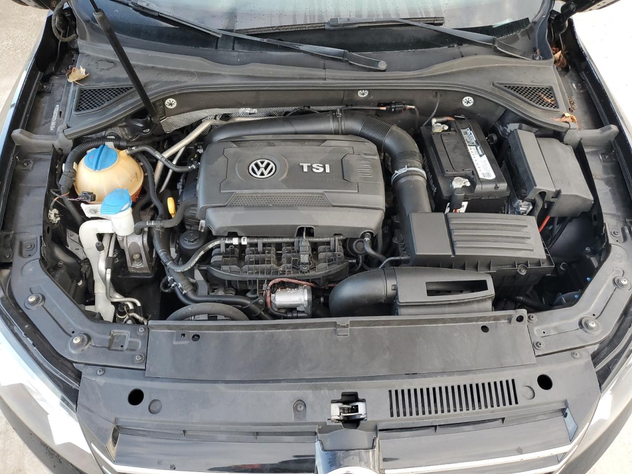 2015 Volkswagen Passat - Image 11