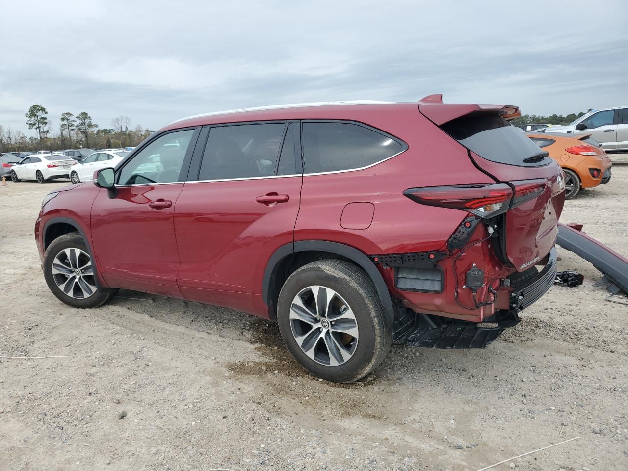 2024 Toyota Highlander - Image 2