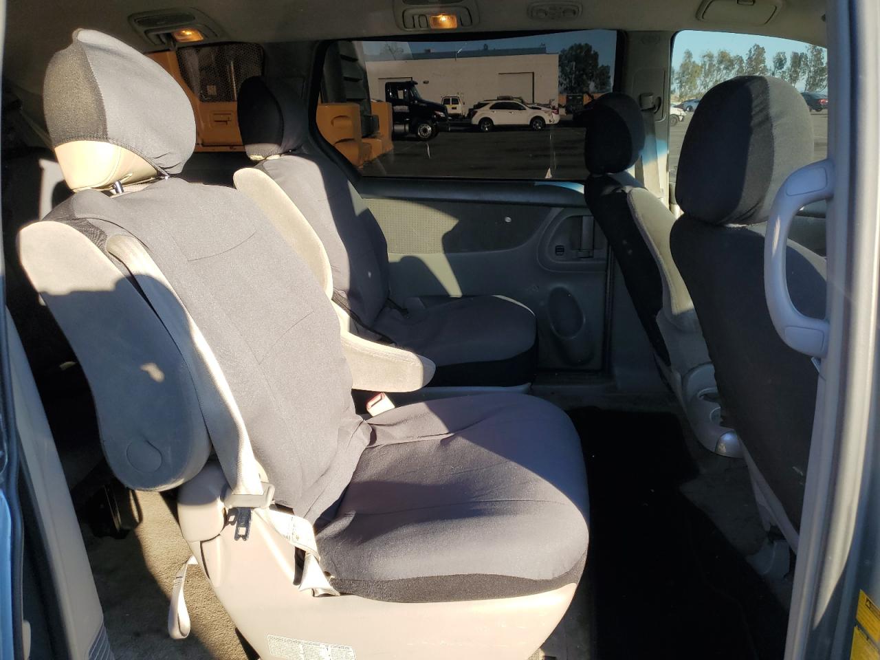 2006 Toyota Sienna - Image 11