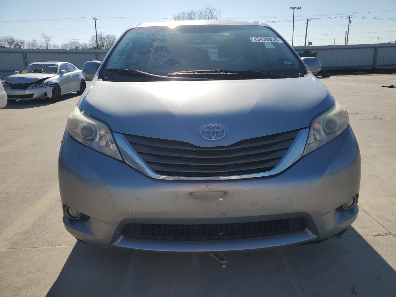 2012 Toyota Sienna - Image 5